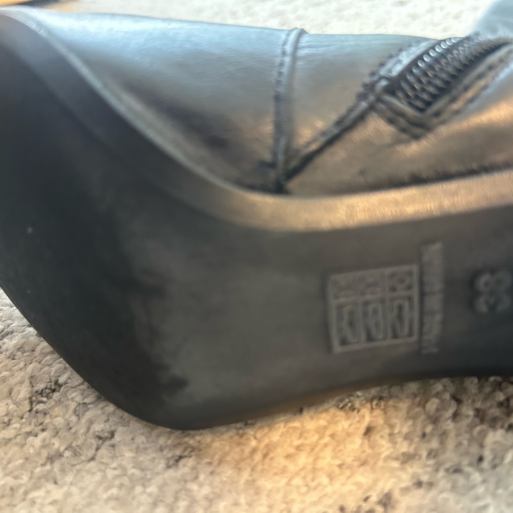 Spiral size 7.5 ultra lux distressed grey cutout leather boots EXC condition - Picture 15 of 16